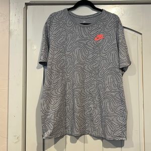 Nike mens t-shirt XXL, gently used condition.
